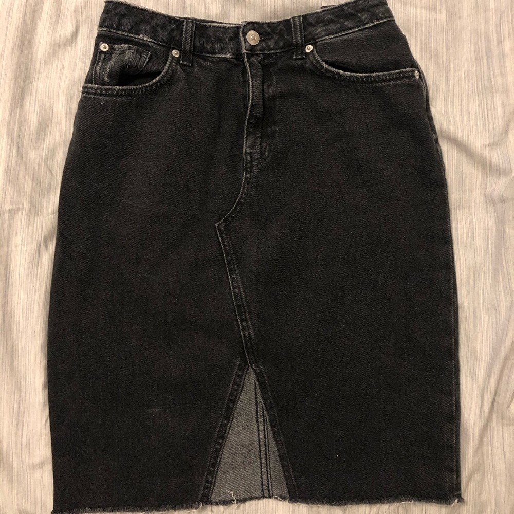 H&M black skirt size 6